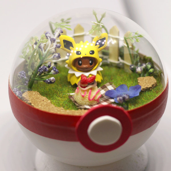 Pokemon Paradise Ball - Poncho Eevee picture