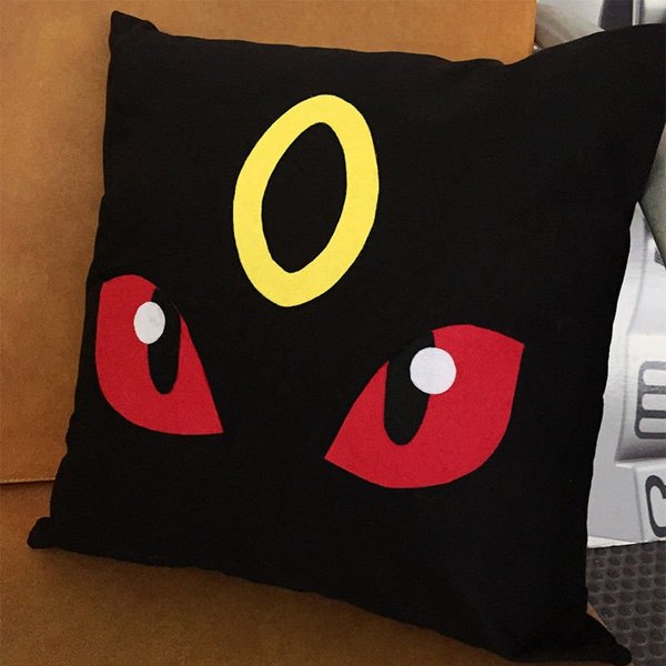 Pokemon Umbreon pillow picture